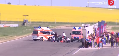 VIDEO ǀ Clipe de panică în prima etapă din Moto RC. Accident groaznic la start. Care e starea piloţilor