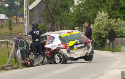 Raliul Bucovinei nu este lipsit de accidente. Un echipaj a lovit maşina serios pe shakedown