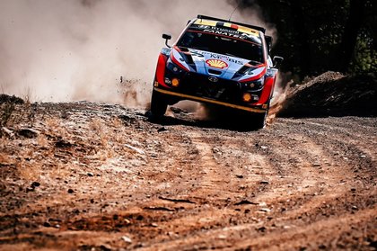 Hyundai a scris istorie în Raliul Greciei. Constructorul sud-coreean a monopolizat pentru prima dată în istorie podiumul în WRC