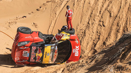 Ghinioanele se ţin scai de Sebastien Leob în Dakar. Multiplul campion WRC nu mai are şanse la victorie