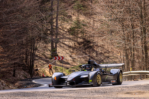 Un număr impresionant de piloţi se întrec în week-end la Trofeul Valea Cetăţii Râşnov Pro-X