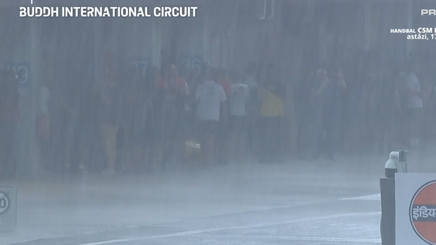 VIDEO | Ploaia torenţială din New Delhi a întrerupt cursa de Moto 3 din India 