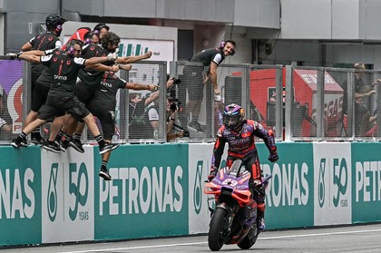 VIDEO | Jorge Martin e aproape campion în MotoGP! Ibericul a profitat de căzătura lui Bagnaia şi a câştigat sprintul din Malaezia