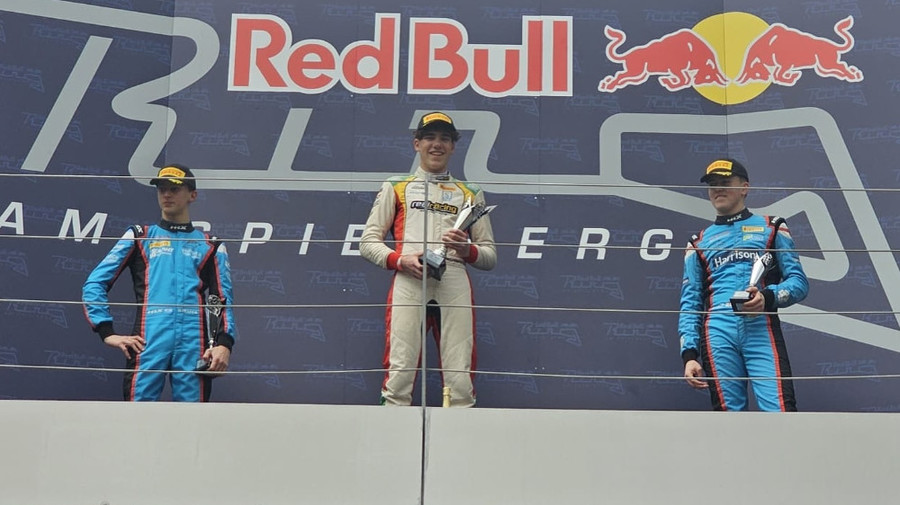 Luca Viişoreanu şi echipa Real Racing au obţinut prima victorie în Formula 4