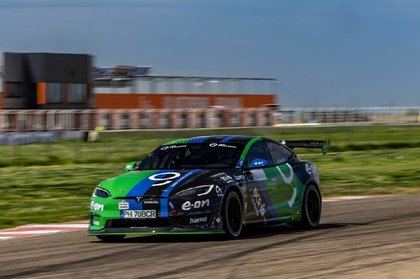 Dominic Marcu start cu Tesla Model S Plaid la Trofeul Râşnov