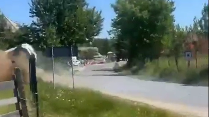 VIDEO | Accident grav la Raliul Clujului. Echipajul turc a scăpat nevătămat după ce a rupt un gard
