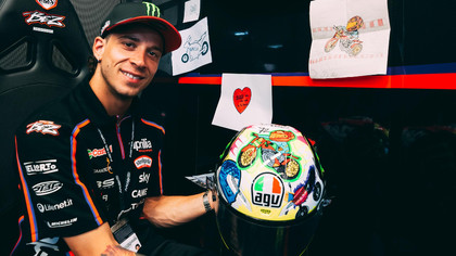 O româncă i-a desenat casca lui Marco Bezzecchi pentru Marele Premiu de MotoGP al Italiei