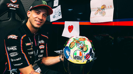 O româncă i-a desenat casca lui Marco Bezzecchi pentru Marele Premiu de MotoGP al Italiei