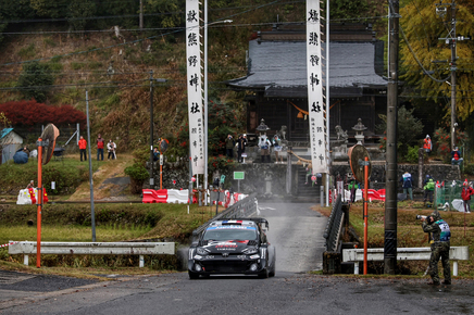Sebastien Ogier câştigă în Japonia şi se apropie la 3 puncte de Elfyn Evans în clasamentul general al WRC