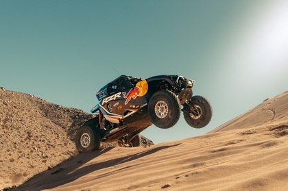 Americanul Mitch Guthrie a câştigat ultima parte a ”etapei maraton” din Dakar. Nu a fost o zi bună pentru Dacia