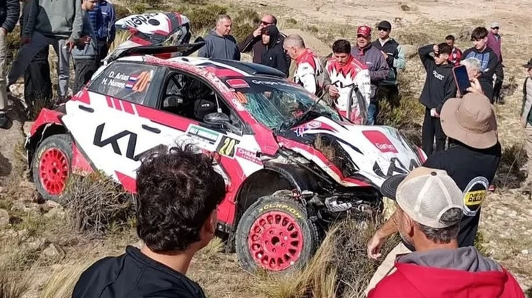 Tragedie la un raliu în Argentina. Un spectator a murit şi alte două persoane au fost rănite