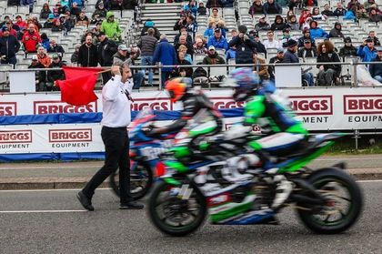Un concurent a decedat în urma unui accident la cursa moto North West 200, ce are loc în Irlanda de Nord