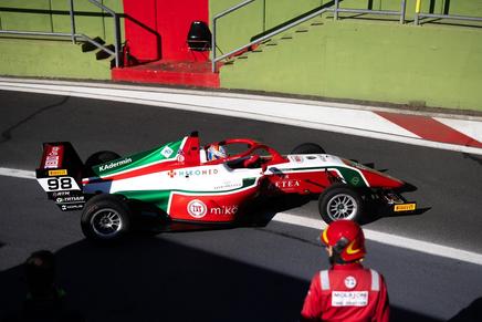 Performanţă spectaculoasă pentru un român în Formula 4: va pleca din pole position la Vallelunga