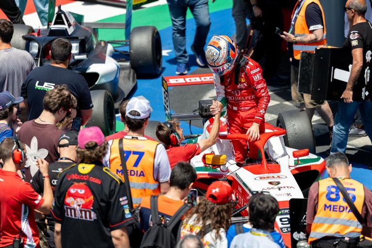 Cu 8 podiumuri în primele 9 curse ale sezonului, pilotul român David Cosma Cristofor este unul dintre favoriţii etapei de la Mugello din Campionatul Italian de Formula 4