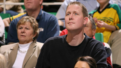 Fostul baschetbalist Shawn Bradley, paralizat după un accident
