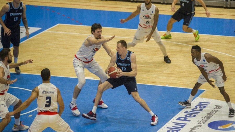 VIDEO | SCMU Craiova – CSM Oradea 60-65. 8 victorii consecutive pentru orădeni în Liga Naţională. ”Vreau să îmi declar jucătorii eroi naţionali”