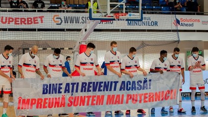 VIDEO | CSM Oradea - U BT Cluj 75-71, în finala Ligii Naţionale de baschet masculin, meciul 3, în direct pe Look Sport+. Fanii au revenit în tribune