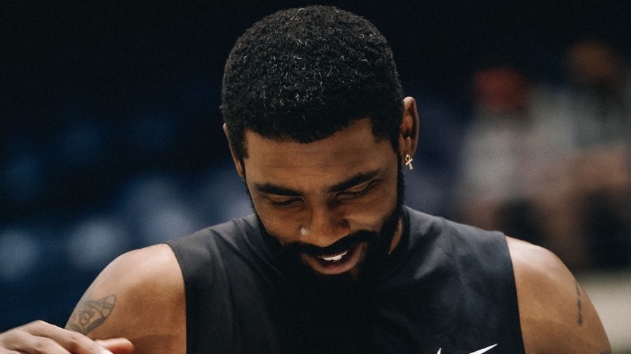 Baschetbalistul Kyrie Irving riscă să piardă peste 17 milioane de dolari pentru că nu se vaccinează
