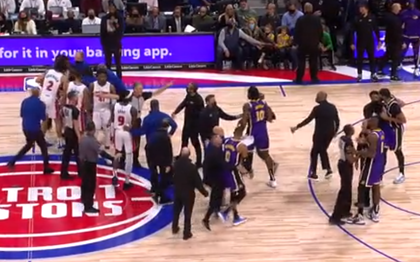  VIDEO ǀ LeBron James, gest de golan în timpul meciului. Şi-a umplut adversarul de sânge, iar apoi a fugit pe teren să se ascundă de victima nervoasă 