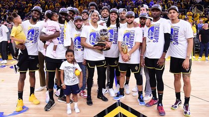 Golden State Warriors a câştigat Conferinţa de Vest şi s-a calificat în finala NBA