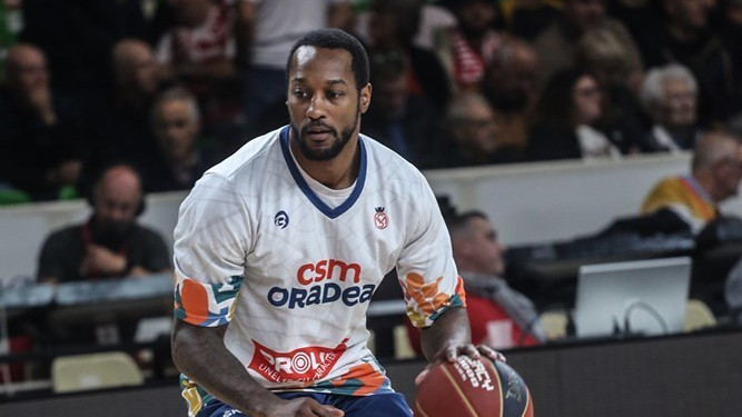 Justin Carter de la CSM Oradea, operat de ruptură parţială de menisc