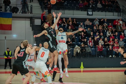 CSM Oradea o bate pe Keravnos BC în grupa L a FIBA Europe Cup, dar ratează ”sferturile”