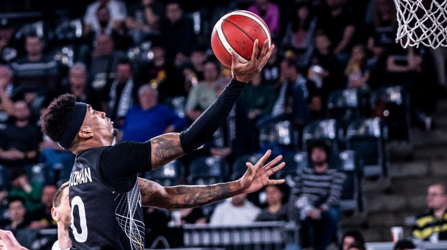 UBT Cluj, CSM Oradea şi Rapid Bucureşti sunt la un singur succes de semifinalele Ligii Naţionale de Baschet