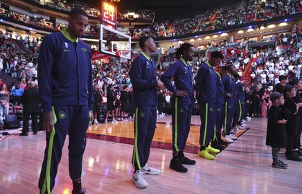 Jucătorii de la New Orleans Pelicans, devastaţi de tragedia din oraşul lor. Cincisprezece persoane au murit după ce un şofer a intrat cu o camionetă în mulţimea care sărbătorea Anul Nou