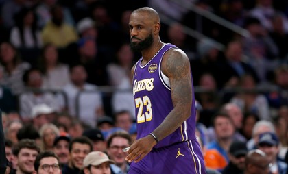LeBron James a doborât un record de aproape 40 de ani