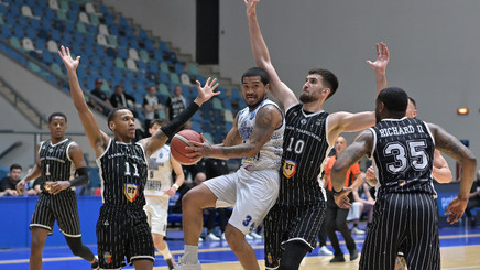 VIDEO | SCMU Craiova – UBT Cluj 74-85. Campioana en-titre câştigă ambele meciuri din Bănie