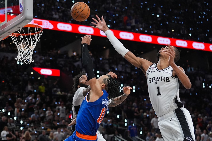 New York Knicks a învins San Antonio Spurs, scor 105-104 şi conduce cu 2-0 în finala NBA