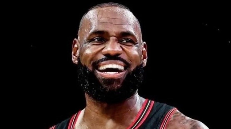 LeBron James va disputa primul său meci cu 76ers împotriva campioanei New York Knicks în deschiderea sezonului NBA
