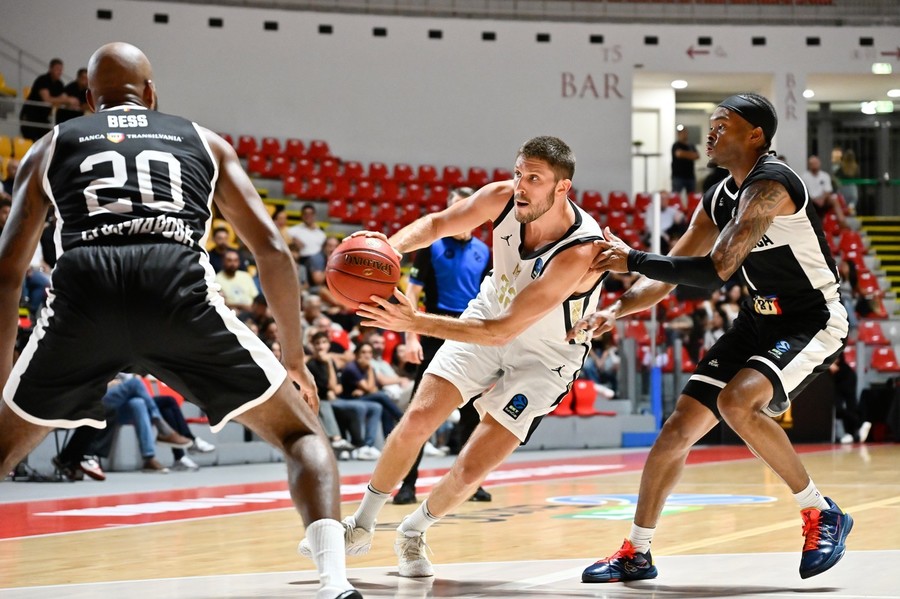VIDEO | Maxima Roma - UBT Cluj 89-55. Debut catastrofal în noua stagiune din BKT EuroCup pentru campioana României