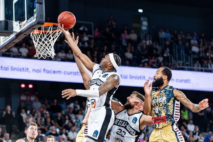 VIDEO | UBT Cluj - Reyer Venezia 98-92. Victoria care aduce liniştea în tabăra campioanei României