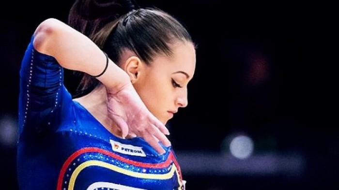 Larisa Iordache, rănită de vorbele acide ale internauţilor: ”Nu stai în picioare, dar te dai peste cap!”