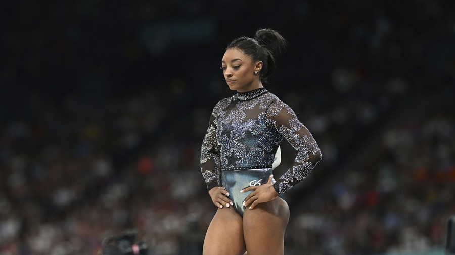 Simone Biles, aur la individual-compus. Bărbosu şi Ghigoarţă, pe locurile 17 şi 22