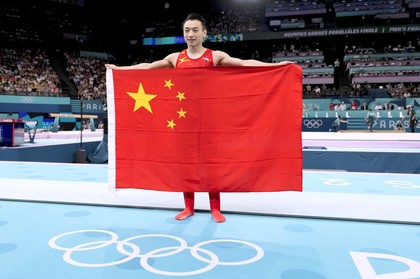 Chinezul Jingyuan Zou, medalie de aur la paralele