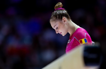 Sabrina Voinea, locul 4 şi Denisa Golgotă, pe locul 7, la sol, la CM din Indonezia. România, fără medalie