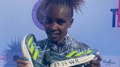 Kenyanca Agnes Ngetich a setat un nou record mondial la 10 kilometri, în cadrul Braşov Running Festival