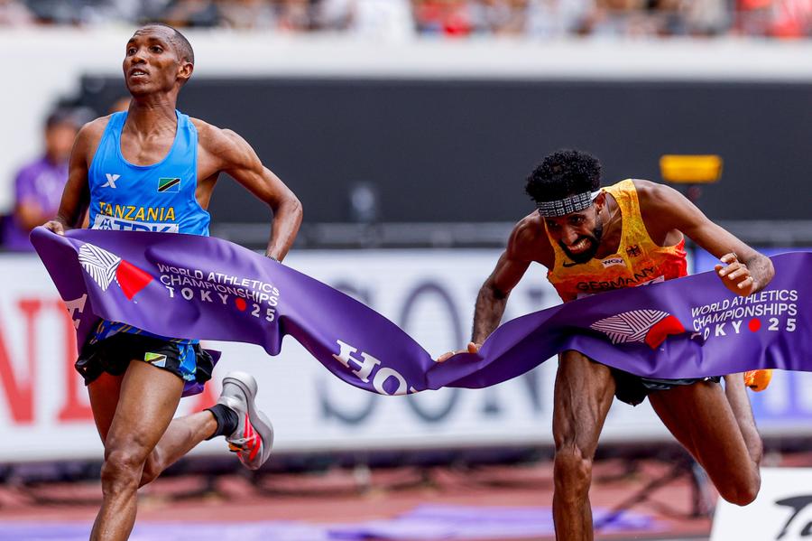 Tanzanianul Alphonce Simbu a câştigat maratonul la foto finiş
