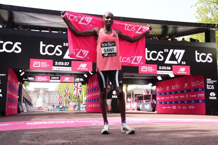 Zi istorică! S-a alergat pentru prima dată sub două ore la maraton