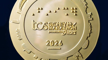 Gafă a organizatorilor maratonului de la Sydney. Au prezentat o medalie cu stadionul greşit
