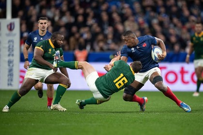 Africa de Sud, deţinătoarea titlului, a învins Franţa şi s-a calificat în semifinalele Cupei Mondiale de Rugby