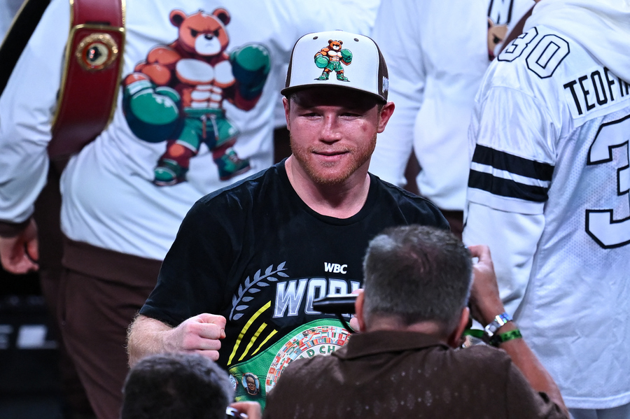 Canelo Alvarez l-a învins pe Edgar Berlanga