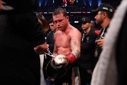 Box: Canelo Alvarez va fi indisponibil până cel puţin la jumătatea anului 2026, după o operaţie la cot