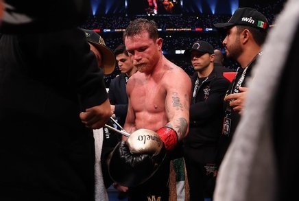 Box: Canelo Alvarez va fi indisponibil până cel puţin la jumătatea anului 2026, după o operaţie la cot