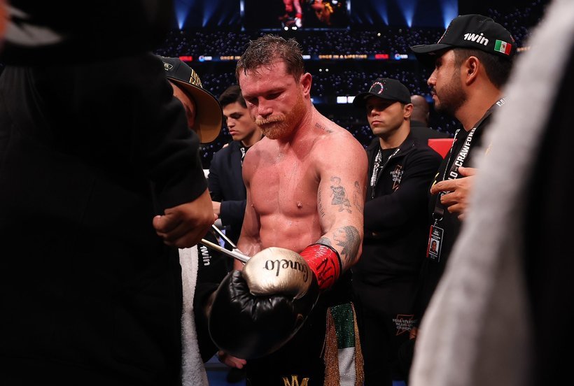 Box: Canelo Alvarez va fi indisponibil până cel puţin la jumătatea anului 2026, după o operaţie la cot