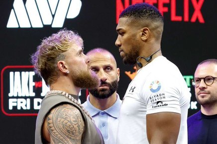 Anthony Joshua l-a învins prin KO pe youtuber-ul Jake Paul, într-un meci la Miami