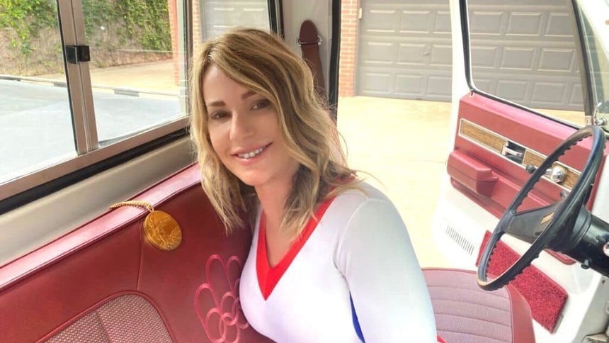La 47 de ani de la primul 10 din istoria gimnasticii, Nadia Comăneci imită solul perfect | VIDEO