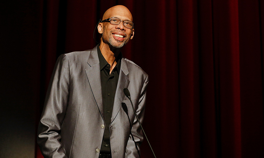 Kareem Abdul-Jabbar, legendă NBA, a fost spitalizat după ce a căzut la un concert